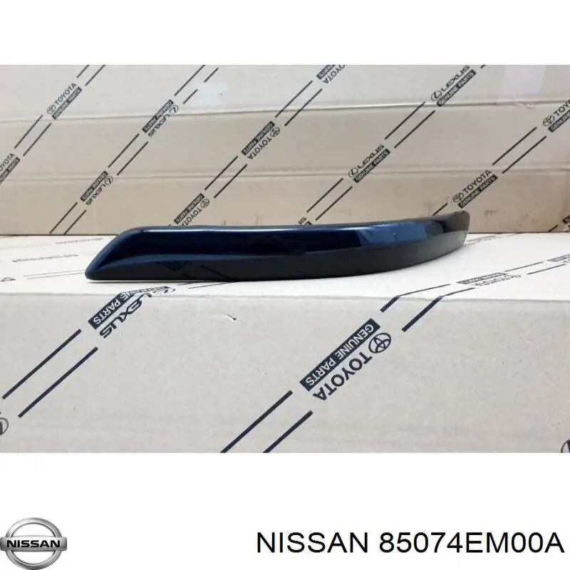 Молдинг бампера заднего правый на Nissan Tiida C11X