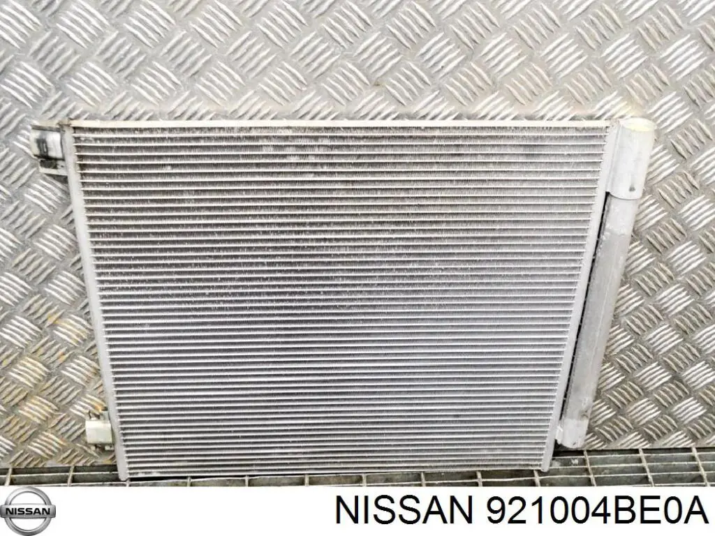 Радіатор кондиціонера 921004BE0A Nissan