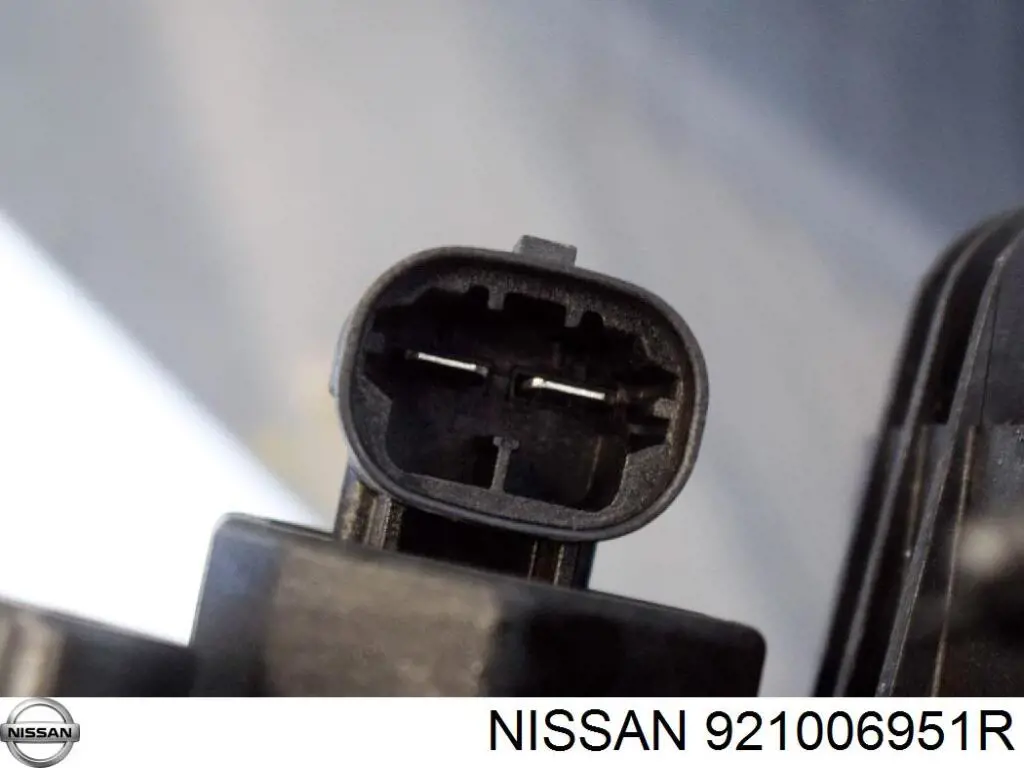 Радиатор кондиционера 921006951R Nissan/Infiniti