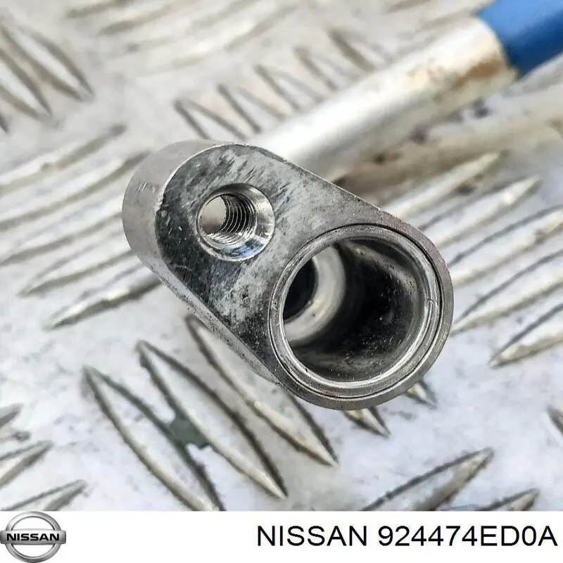 Трубка кондиционера от компрессора к радиатору Nissan/Infiniti 924474ED0A