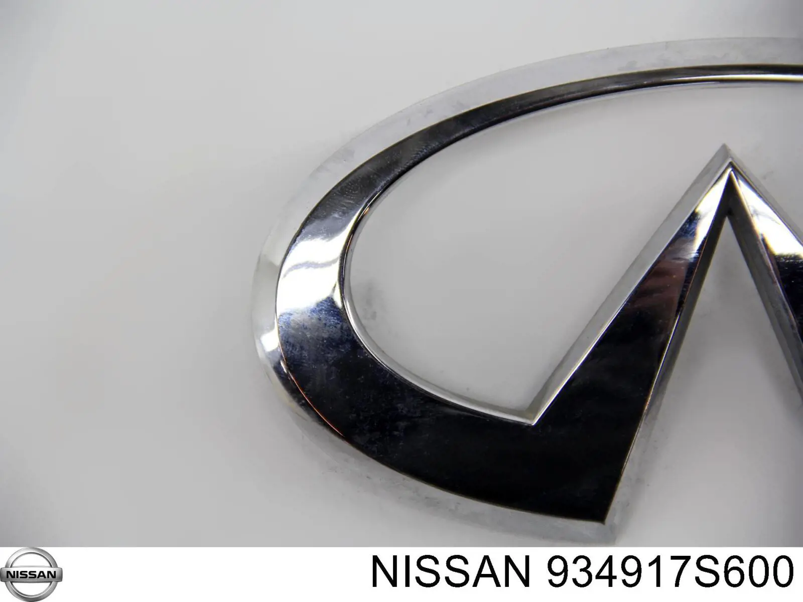 934917S600 Nissan/Infiniti Фирменный значек на багажник