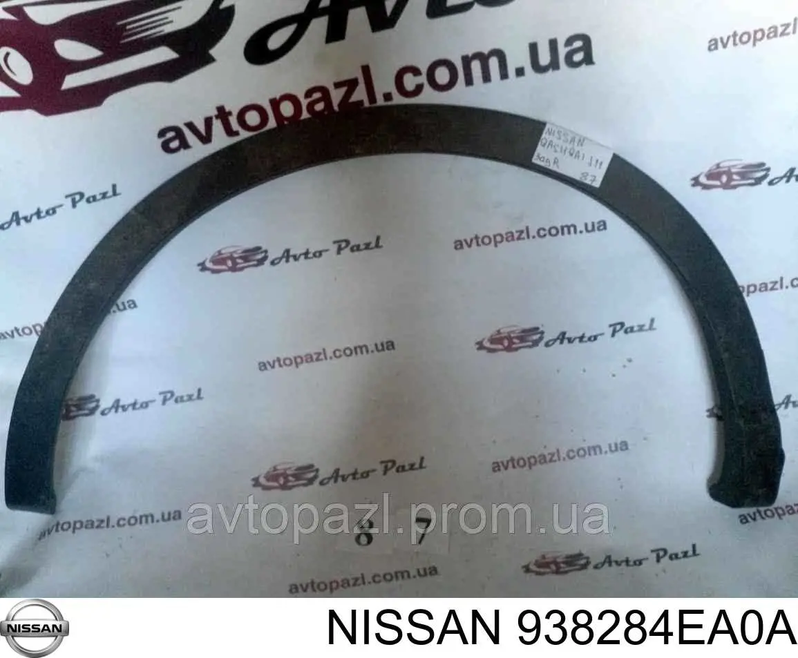 938284EA0A Nissan expansor direito (placa sobreposta de arco do pára-lama traseiro)