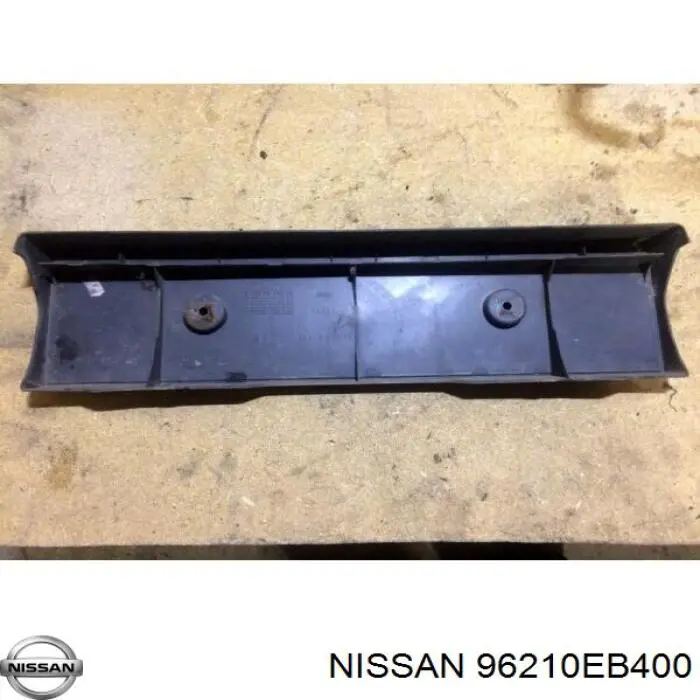 Painel de fixação de matrícula dianteira para Nissan Navara (D40M)