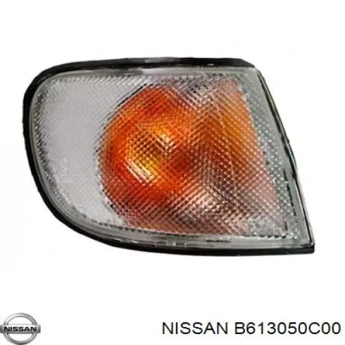 Указатель поворота правый B613050C00 Nissan