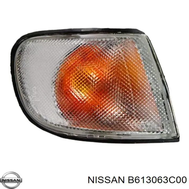 Указатель поворота правый B613063C00 Nissan