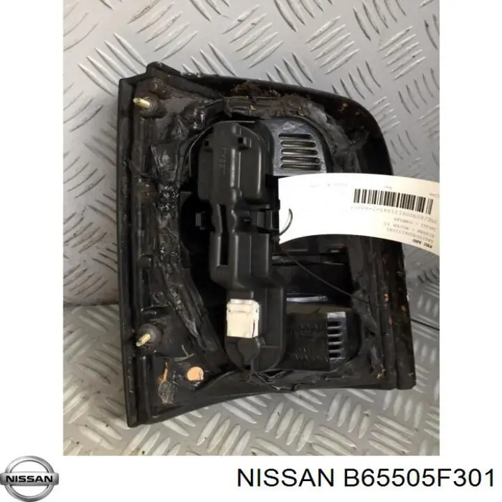 Фонари задние на Nissan Micra  K11
