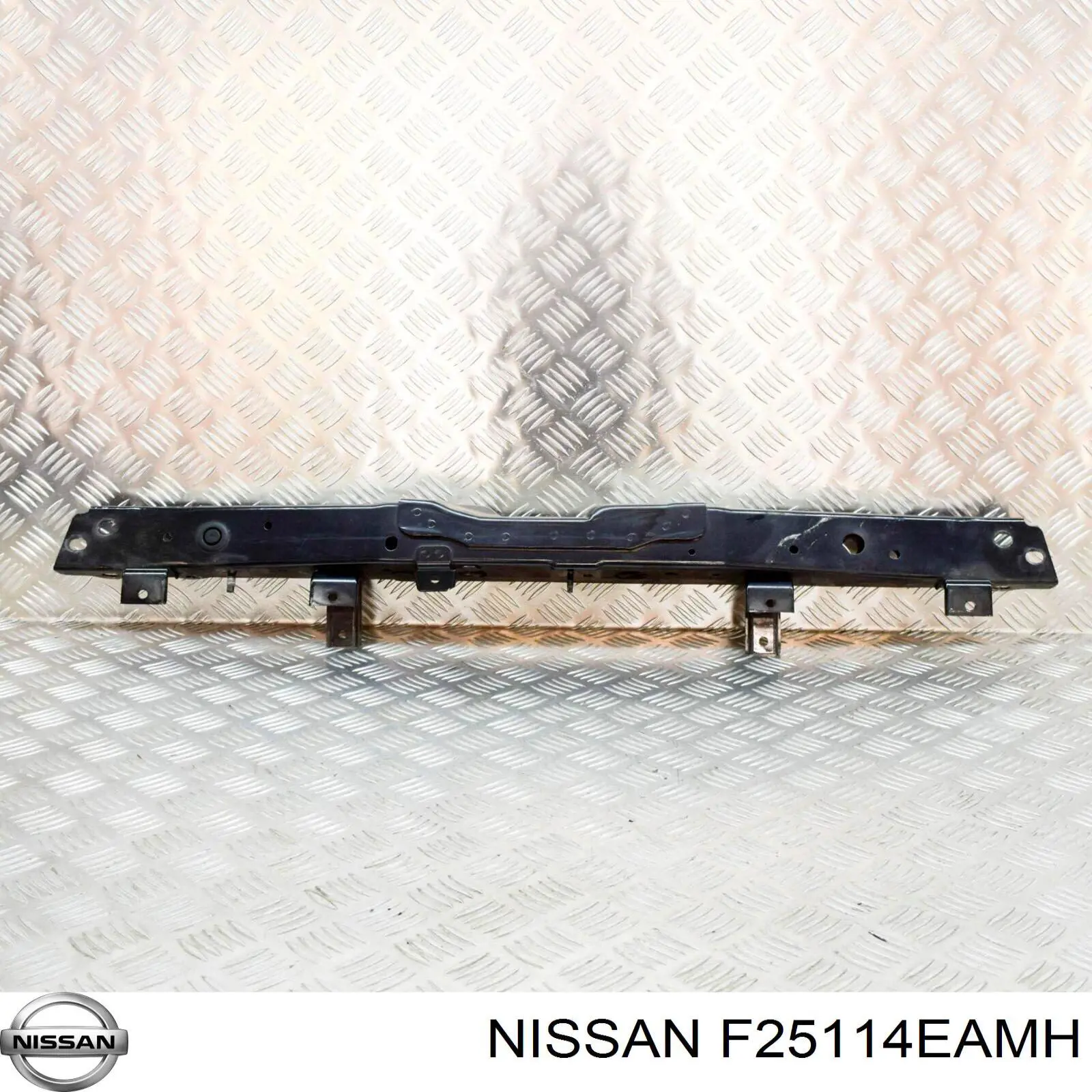 Накладка передней панели (суппорта радиатора) верхняя на Nissan Qashqai II 
