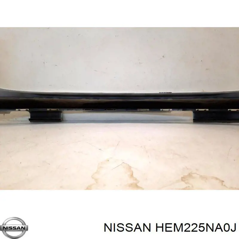 Верхняя часть заднего бампера HEM225NA0J Nissan/Infiniti