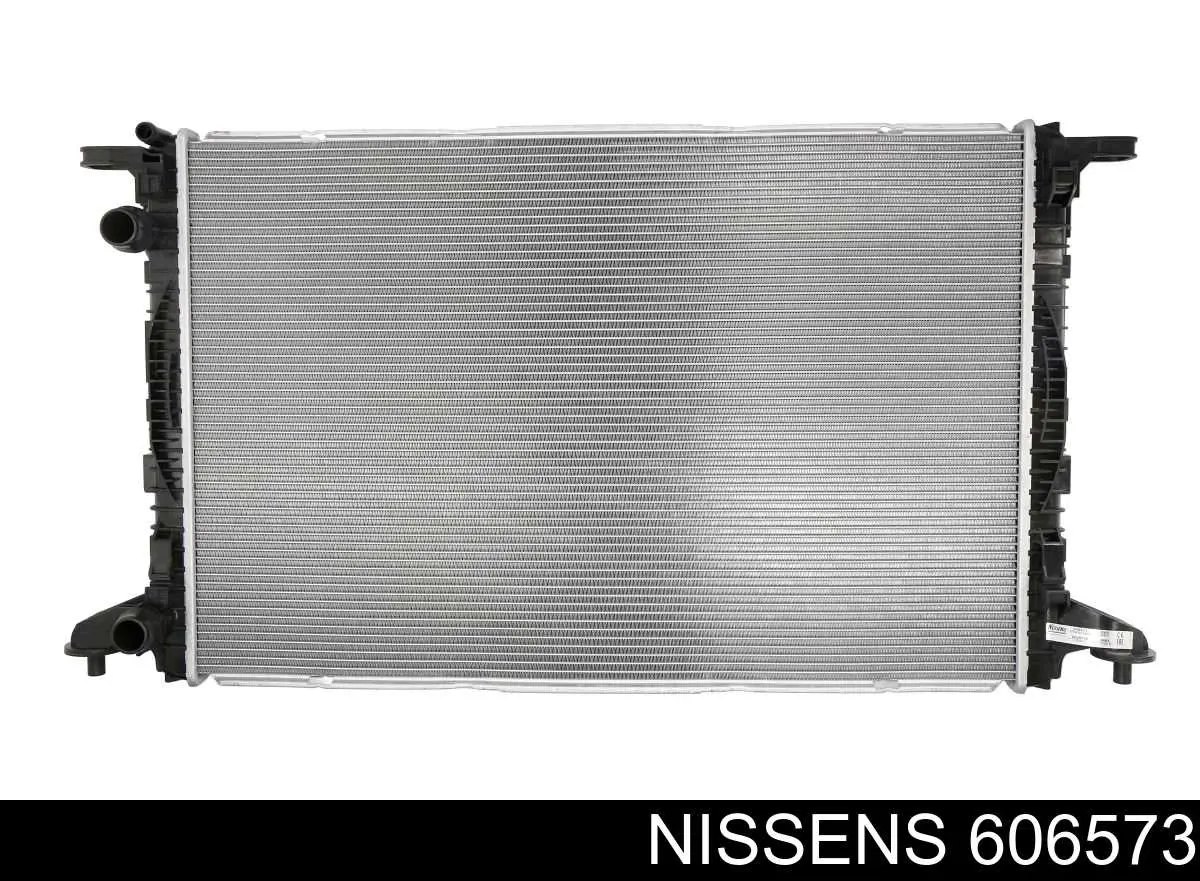 Радиатор охлаждения двигателя NISSENS 606573