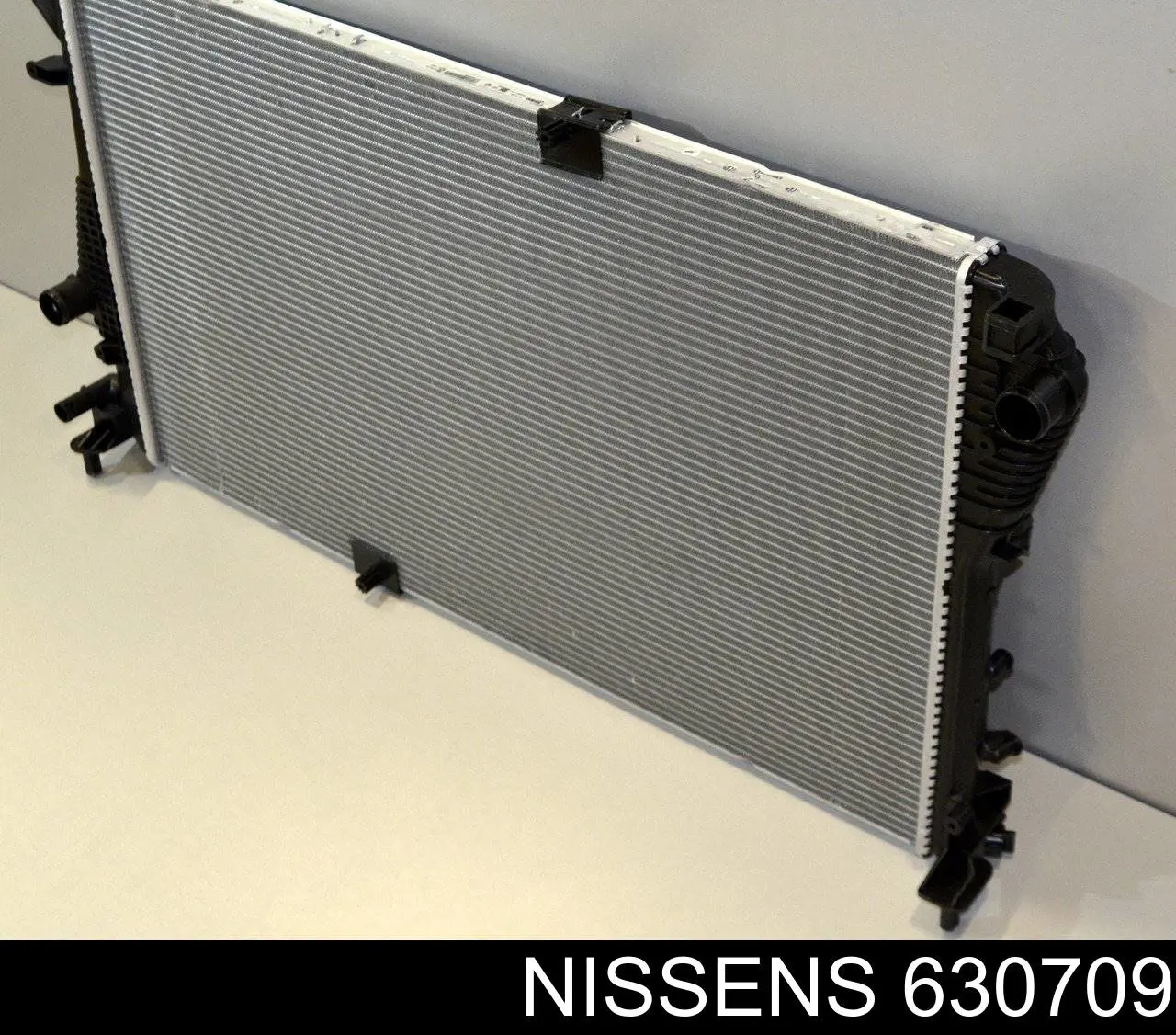 Радиатор охлаждения двигателя Nissens 630709 цена, от 157.49 USD