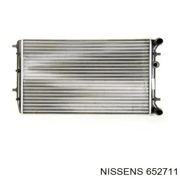 Радиатор охлаждения двигателя NISSENS 652711