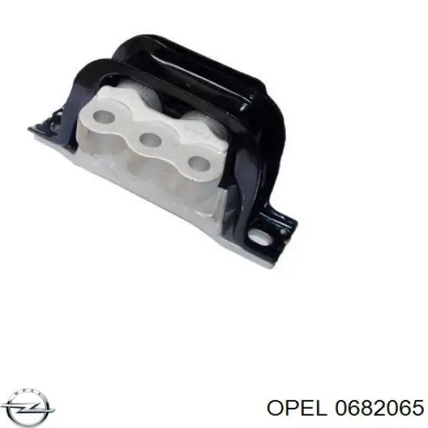 Левая подушка двигателя 0682065 Opel