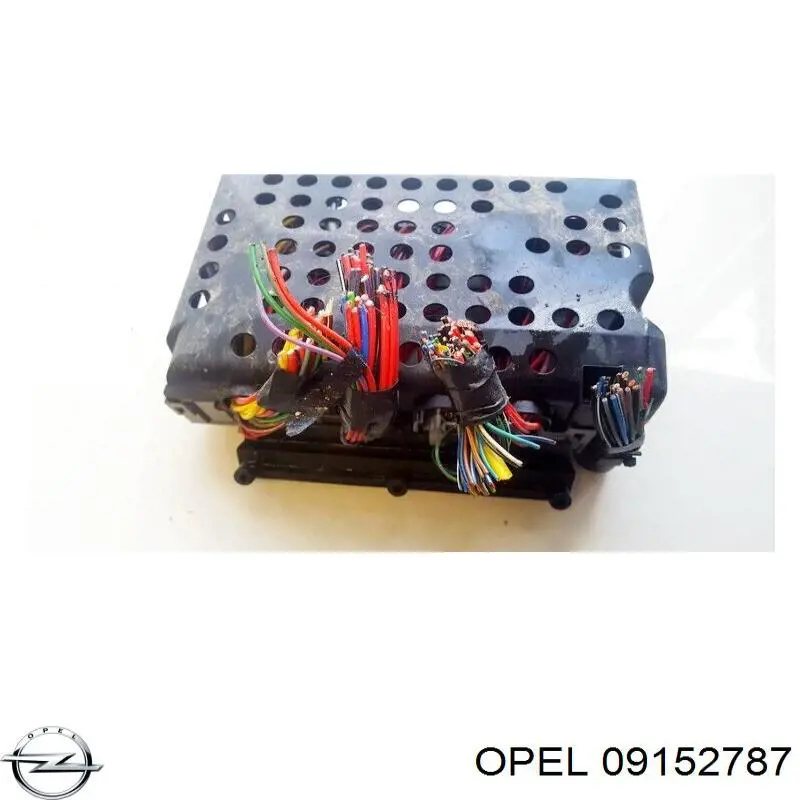 Блок предохранителей 09152787 Opel