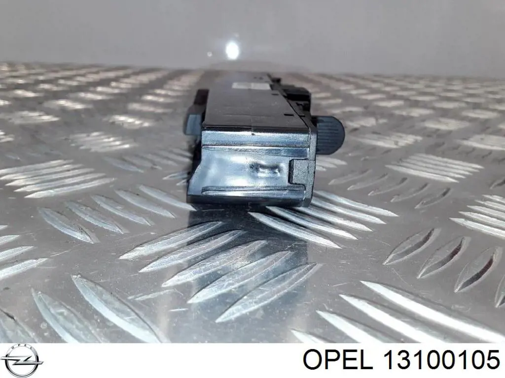 13100105 Opel Аварийная кнопка