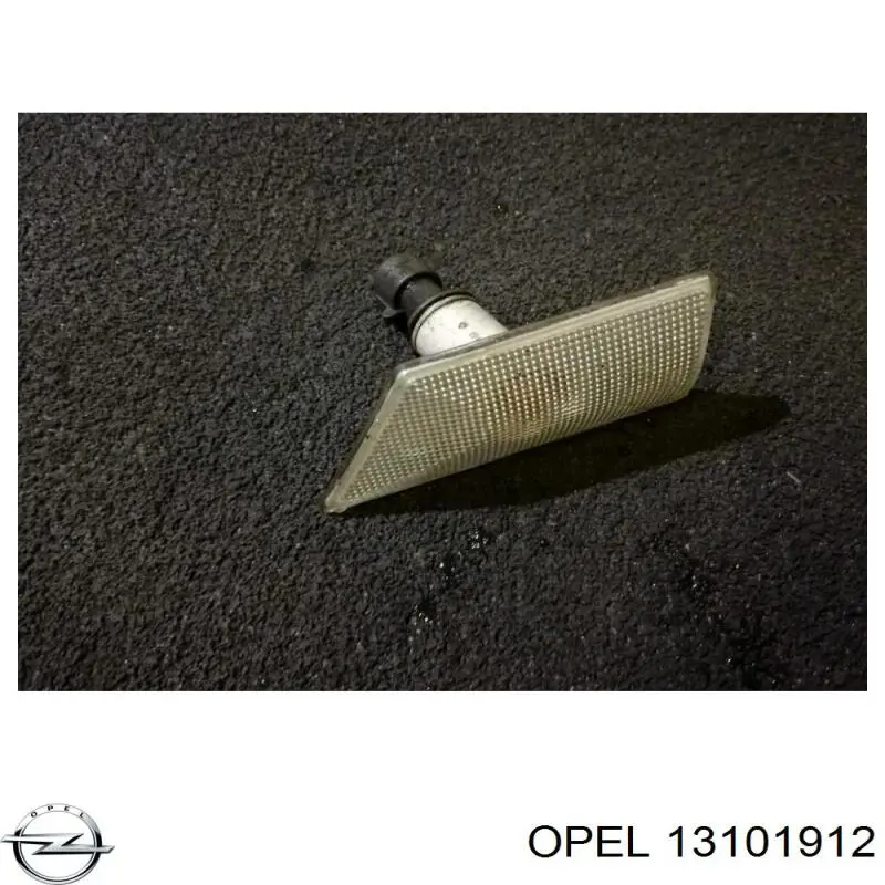  Поворотник правый Opel Vectra 