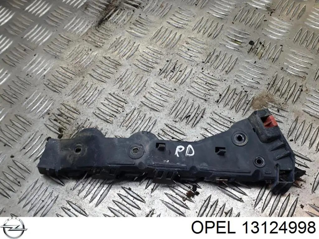 Направляющая переднего бампера правая Opel 13124998 цена, от 14.12 USD