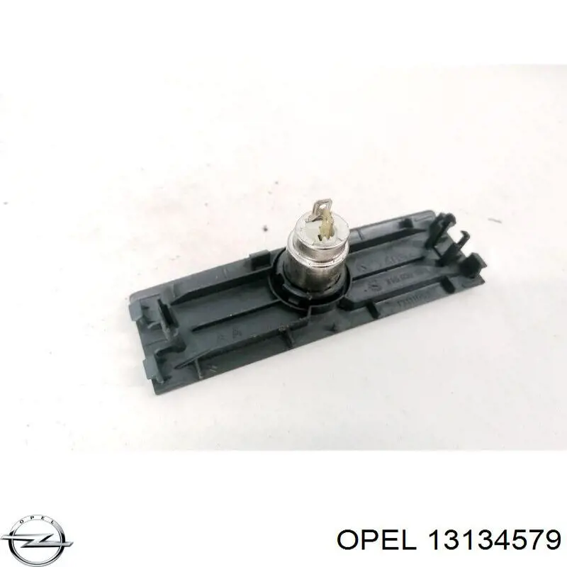 Консоль панели управления центральная Opel 13134579