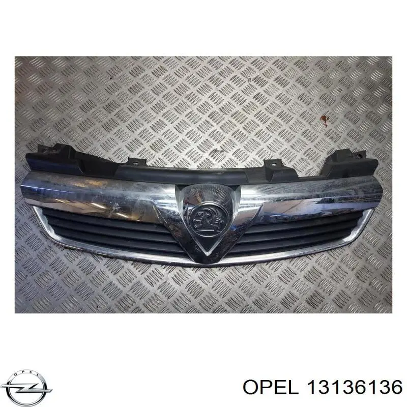 Решетка радиатора Opel 13136136