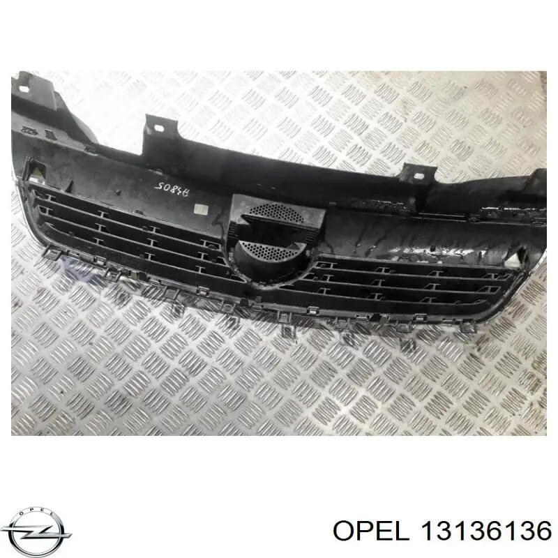 Решетка радиатора 13136136 Opel