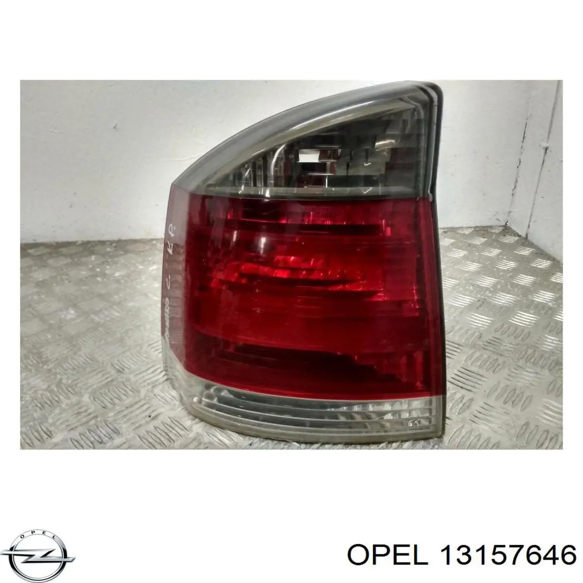 13157646 Opel фонарь задний левый