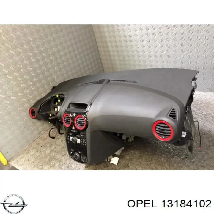Панель приборная торпеды Opel 13184102