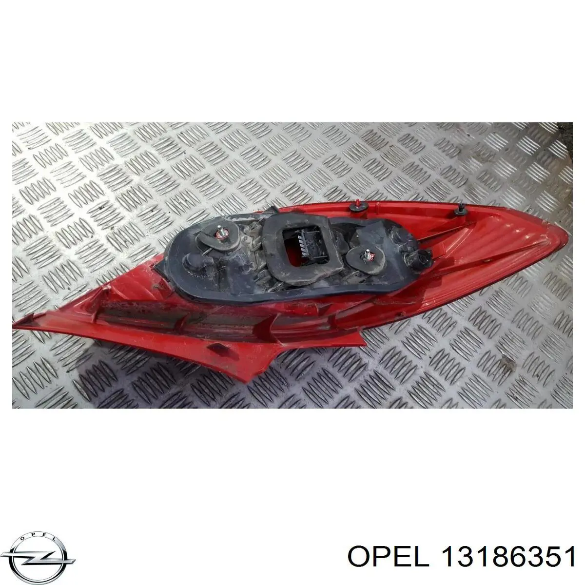 Купить 13186351 Opel Задняя правая фара