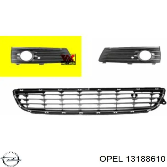 Заглушка (решетка) противотуманных фар бампера переднего правая на Opel Zafira B 