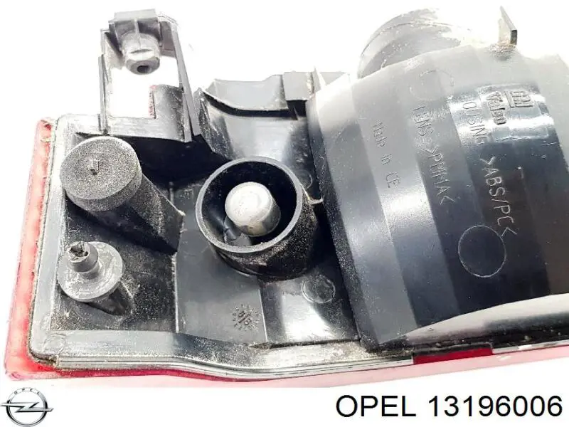 Фонарь противотуманный задний правый 13196006 General Motors