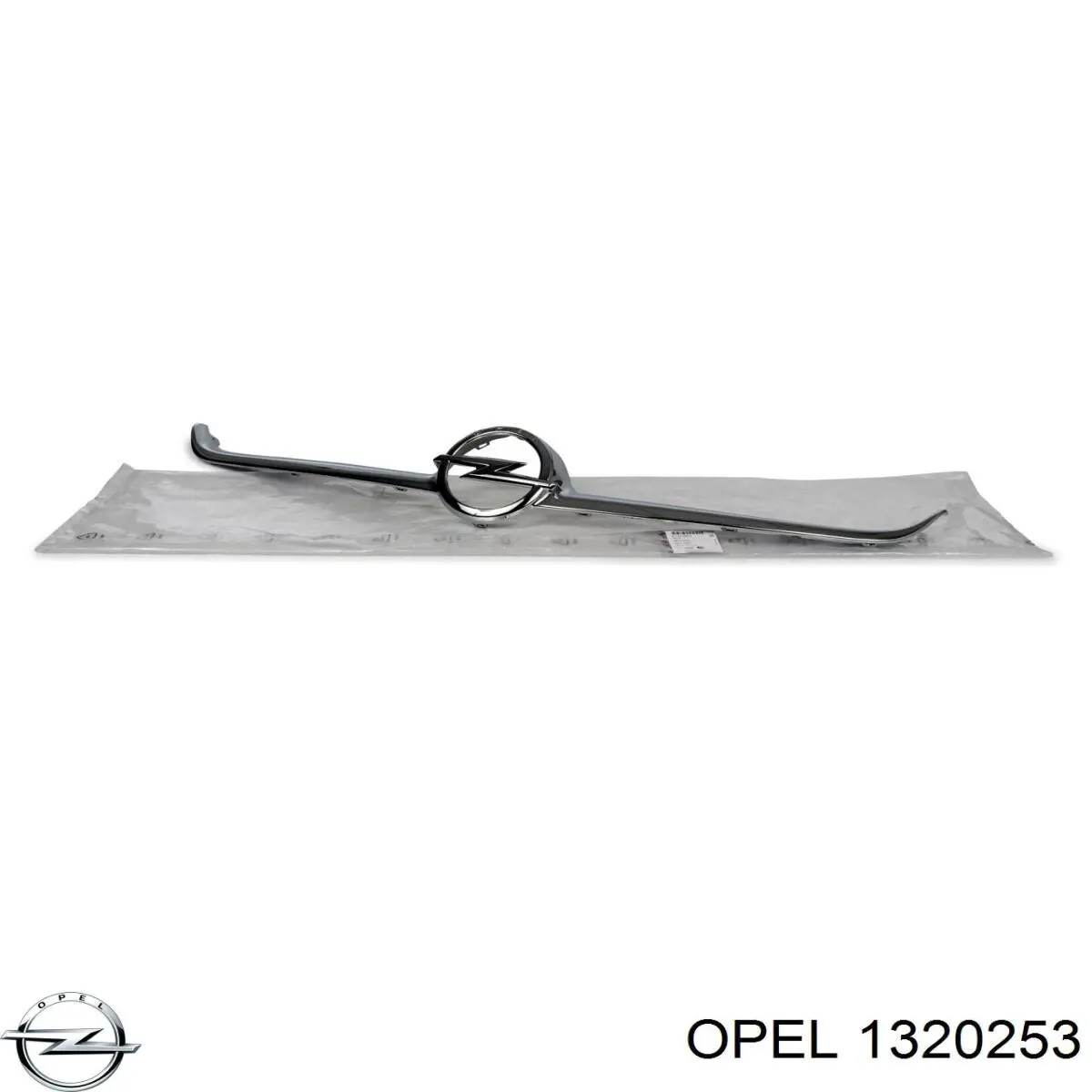 Молдинг решетки радиатора на Opel Corsa E 