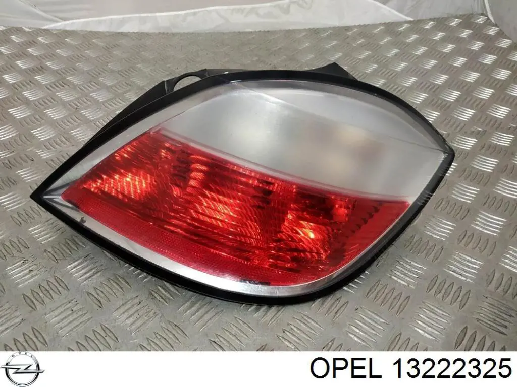 Задний фонарь 13222325 Opel