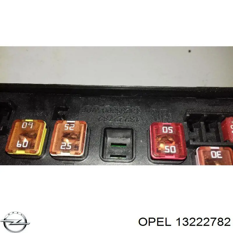 Блок предохранителей 13222782 Opel