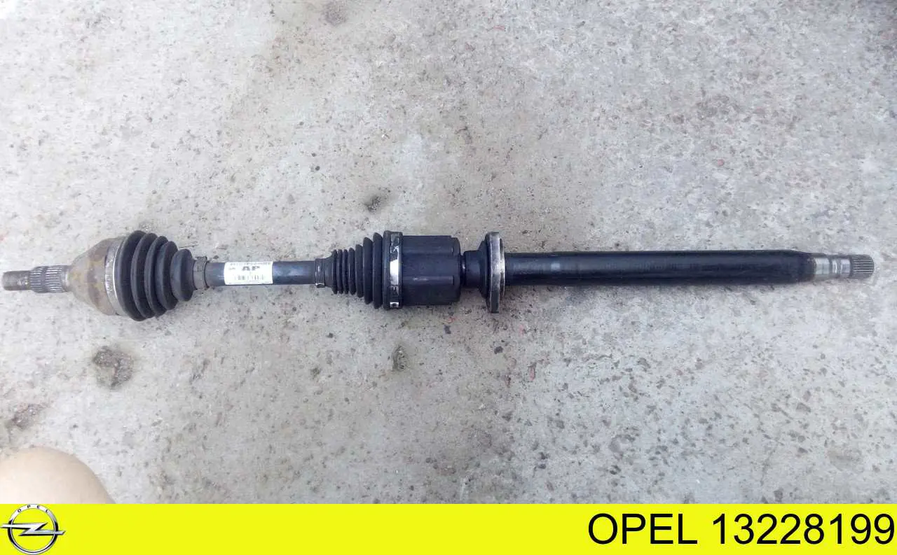 13228199 Opel полуось (привод передняя правая)