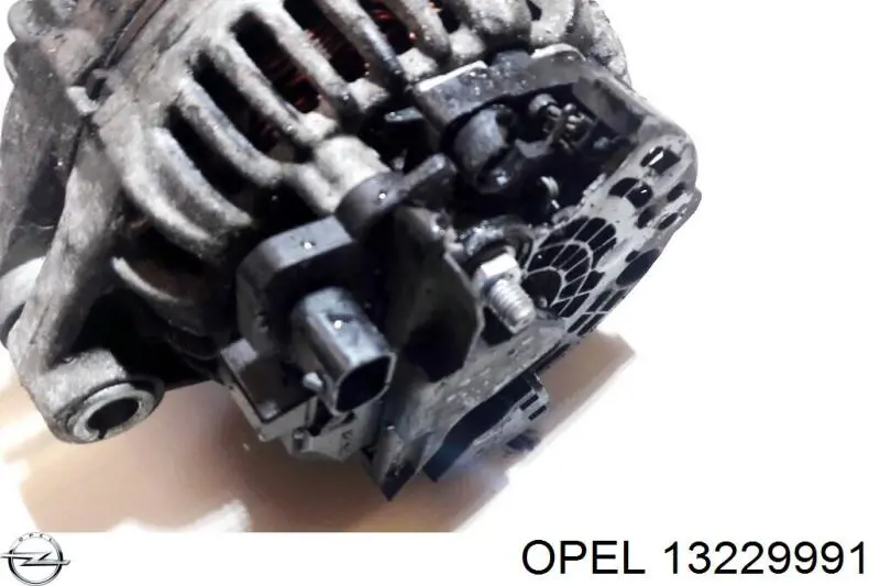 Генератор 13229991 Opel