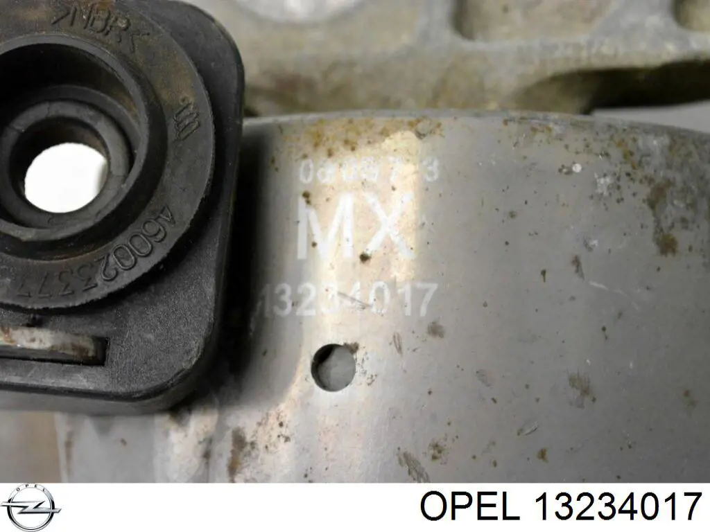 Правая подушка двигателя 5684202 Opel