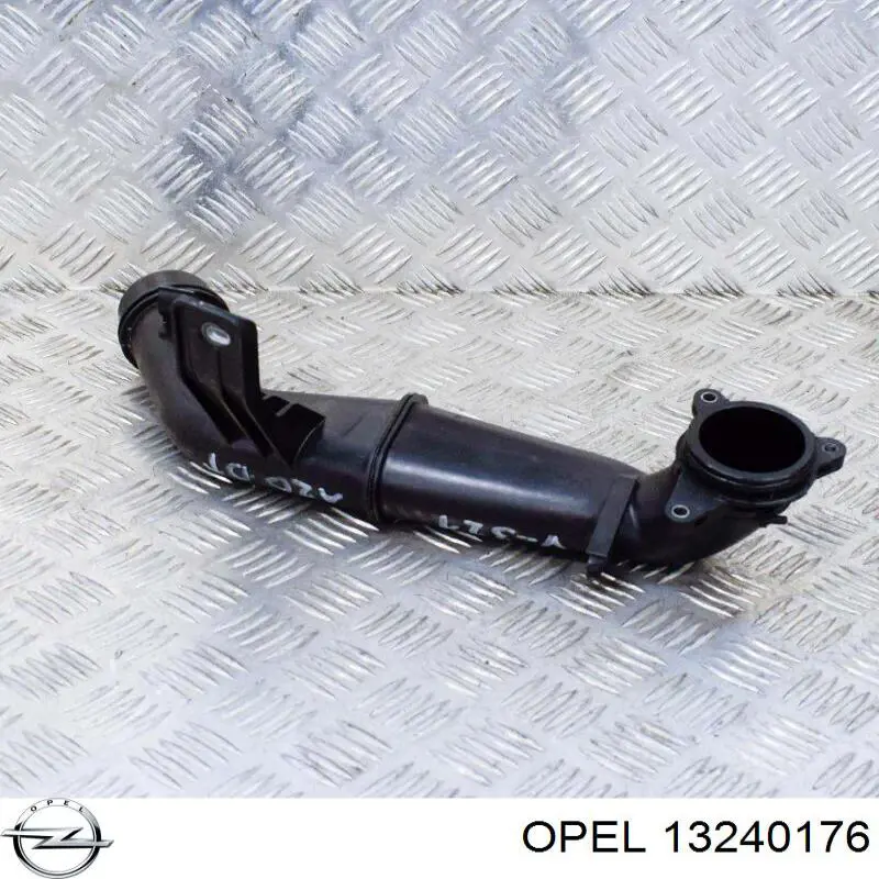 Патрубок интеркулера 1302117 Opel
