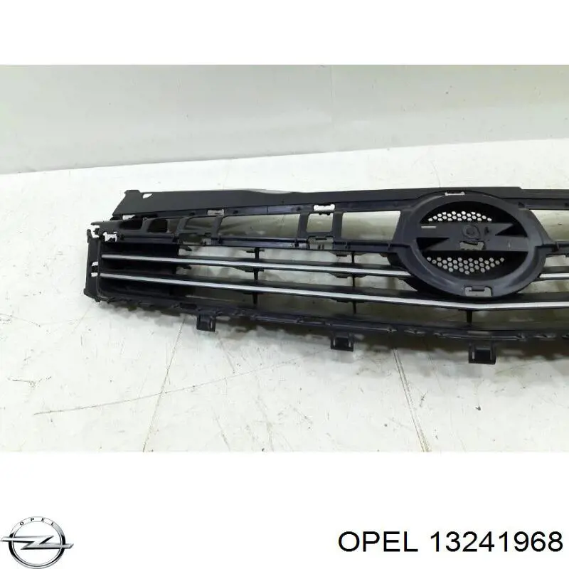 Решетка радиатора 1320359 Opel