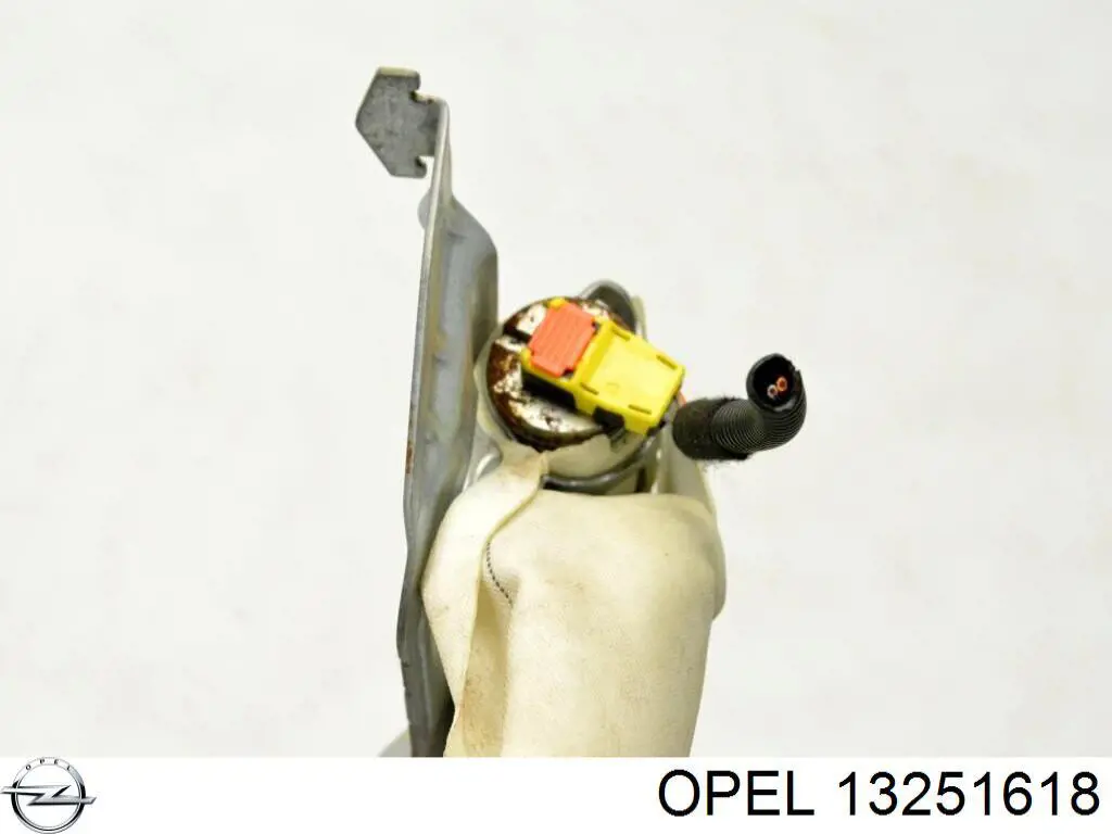 Шторка боковая правая Opel 13251618 цена, от 21.65 USD