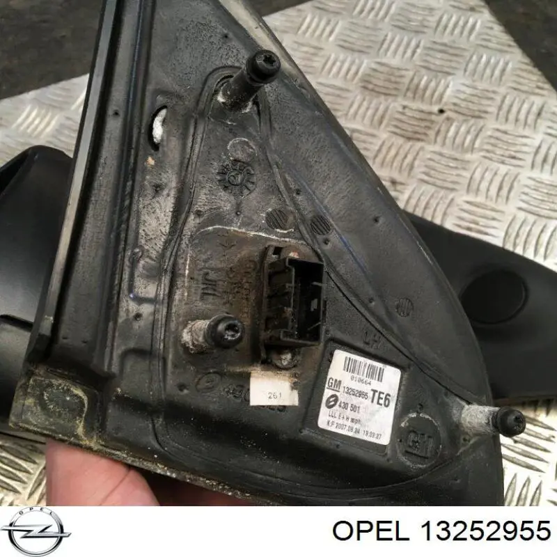 Левое боковое зеркало 13252955 Opel