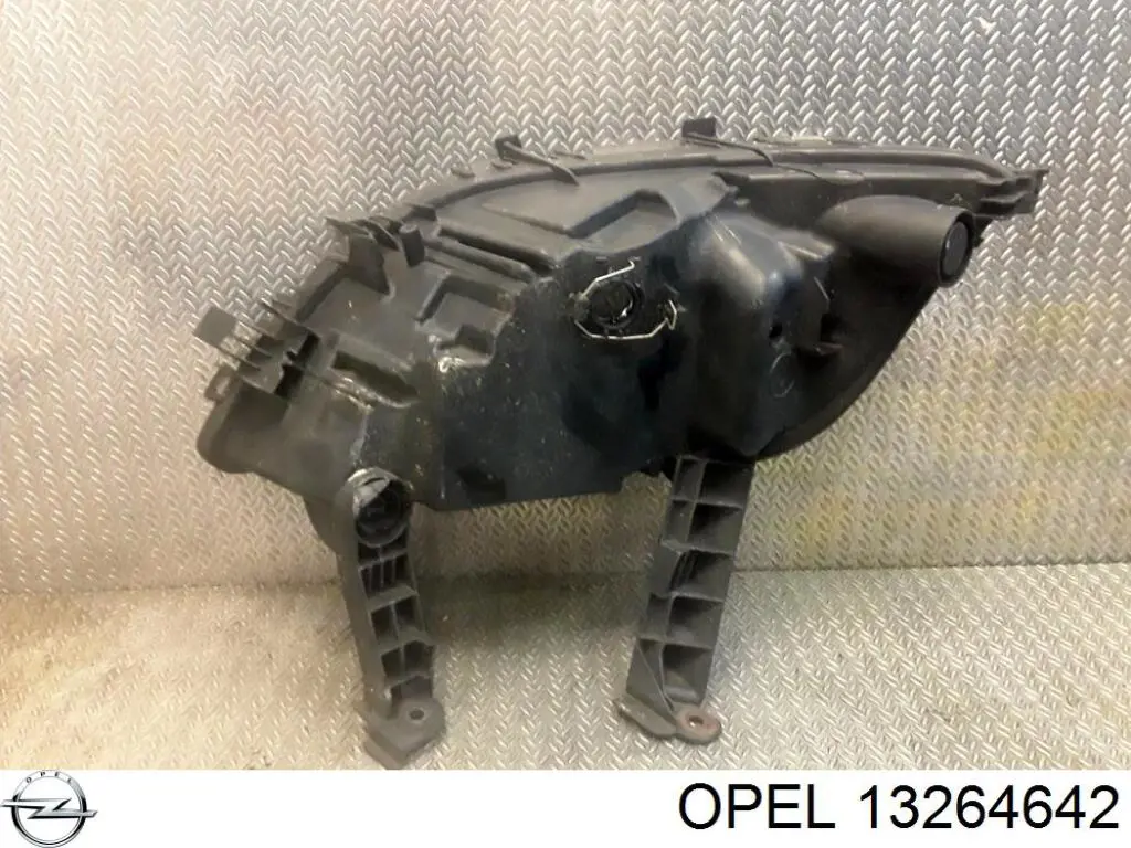 Поворотник правый 13264642 General Motors