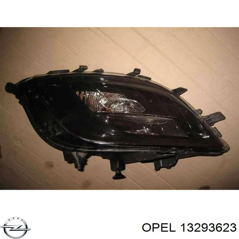Правая противотуманная фара Opel 1226119