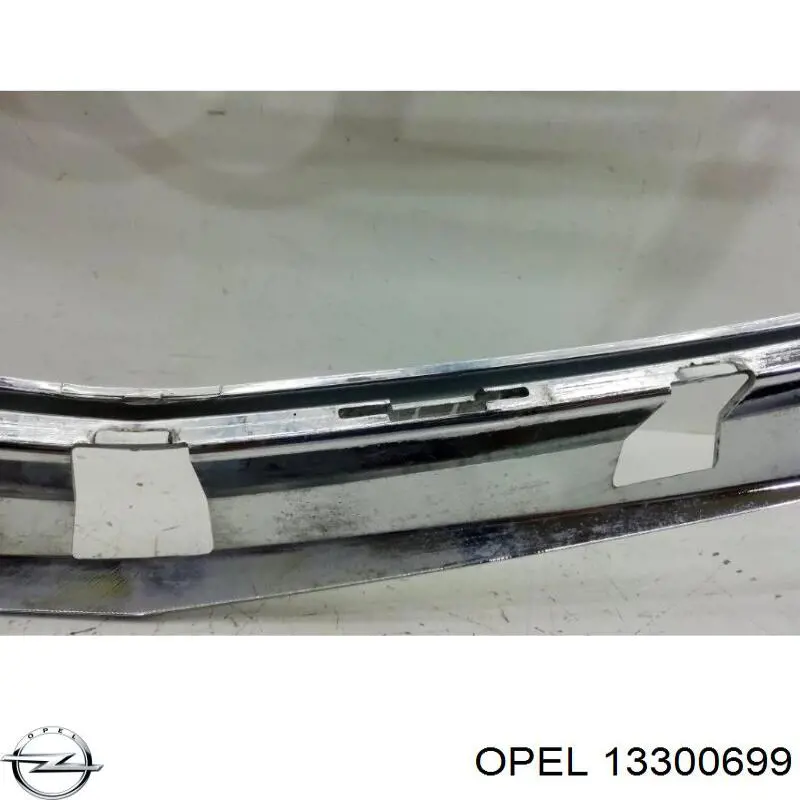 13300699 Opel Накладка решетки радиатора