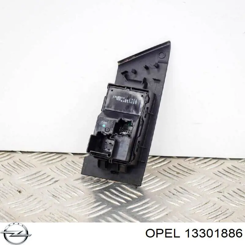 Кнопки переднего правого стеклоподъёмника Opel 13301886