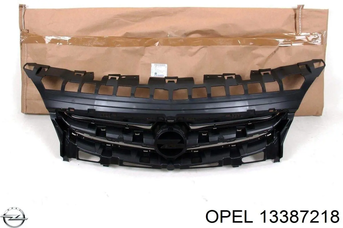 Решетка радиатора Opel 13387218