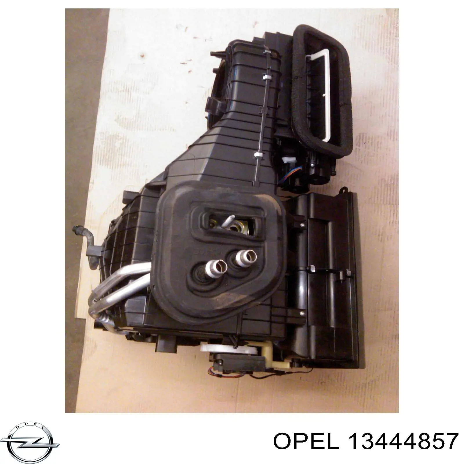 Правая подушка двигателя 13444857 Opel