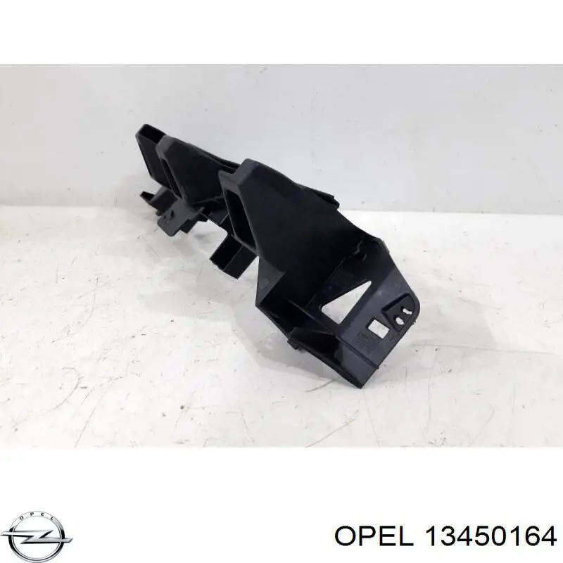 Кронштейн бампера переднего центральный 13450164 Opel