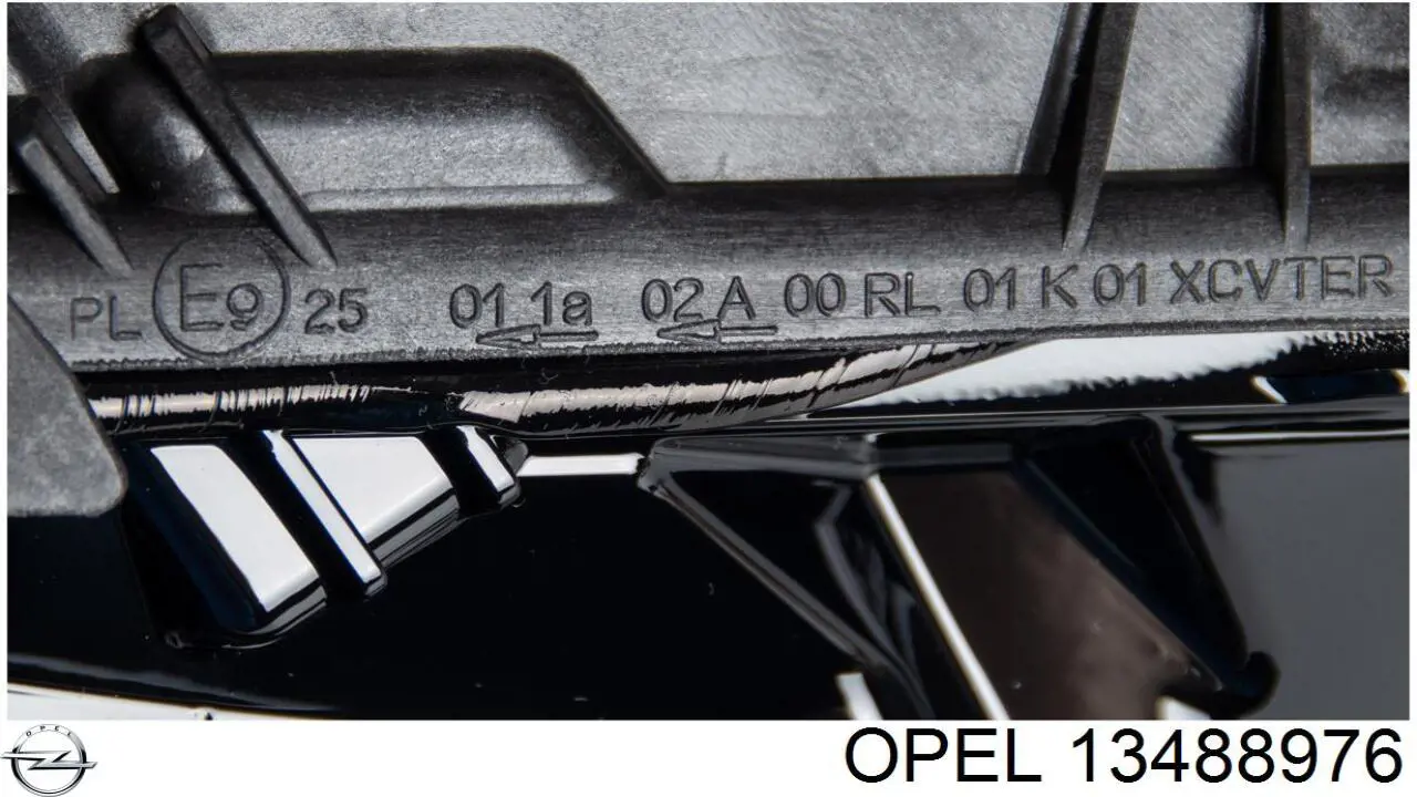 Правая фара 13488976 Opel