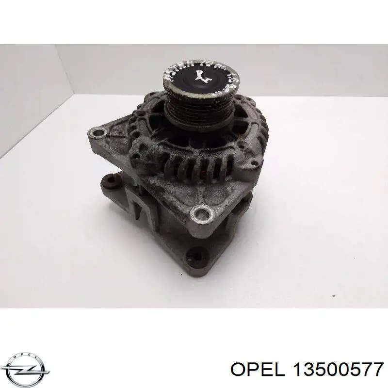 Генератор 13500577 Opel
