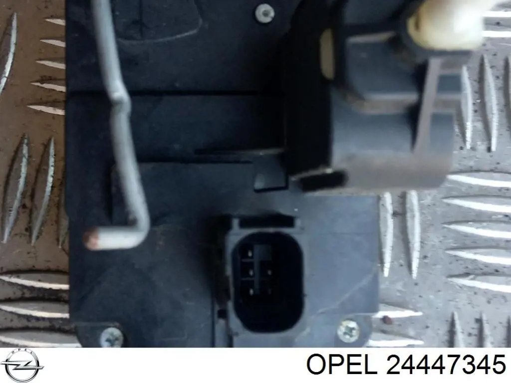24447345 Opel fecho da porta traseira esquerda