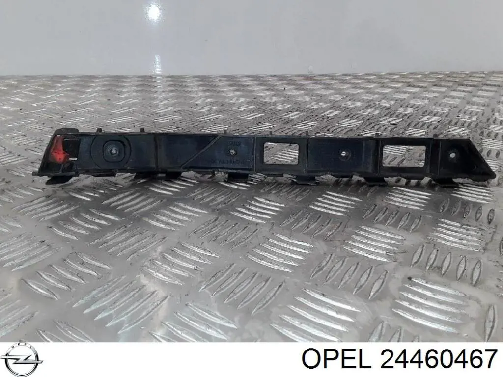 Направляющая заднего бампера, правая Opel 1404195