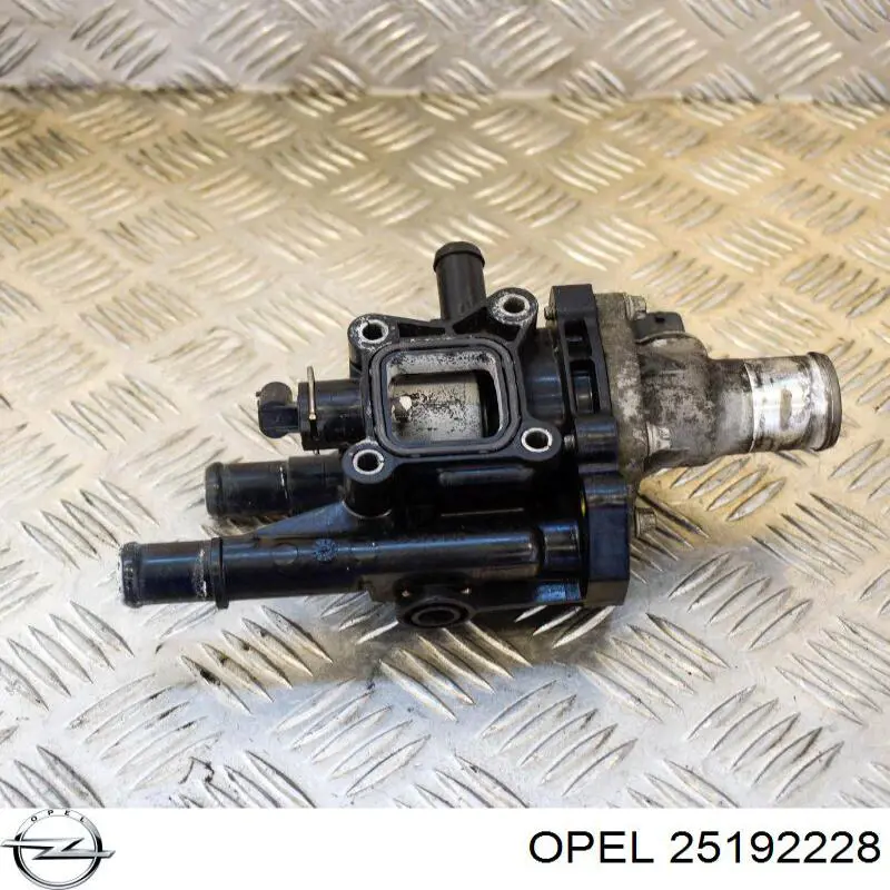 25192228 Opel термостат